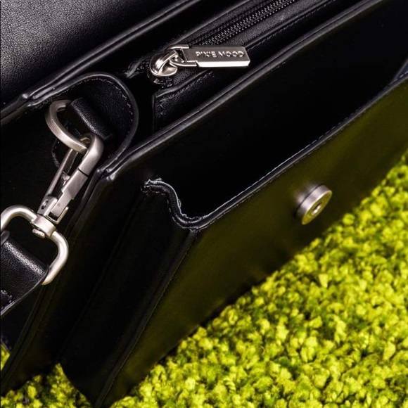 Causebox Black Zoe Crossbody Pixie Mood - Picture 3 of 3